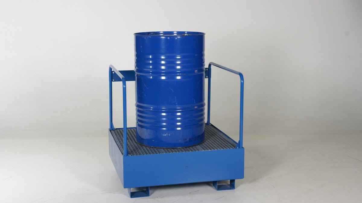 1 drum, standing with safety railing
